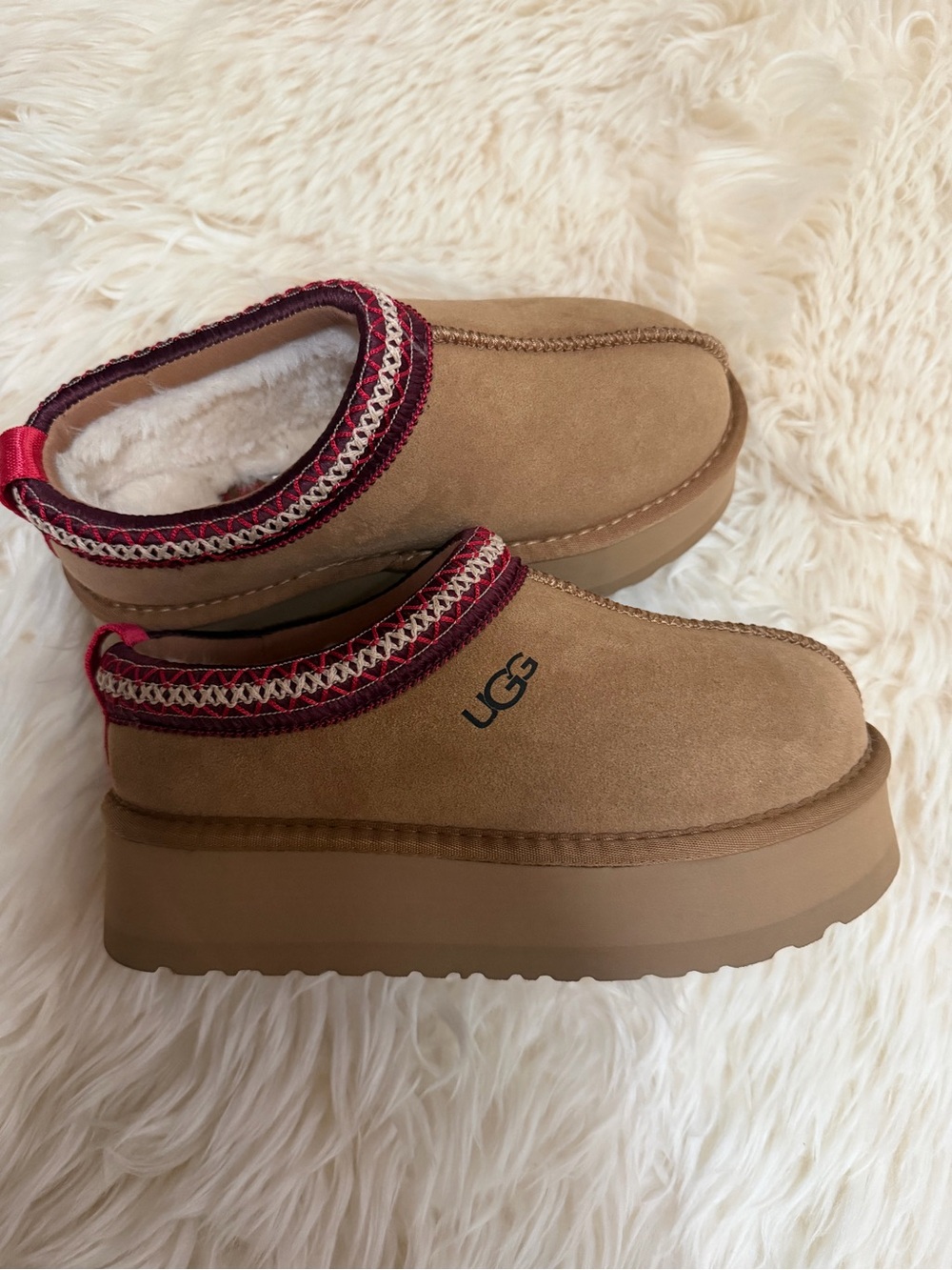 UGG kids Tazz II Chestnut Platform Slip-On Shoes with Red Trim 4 size